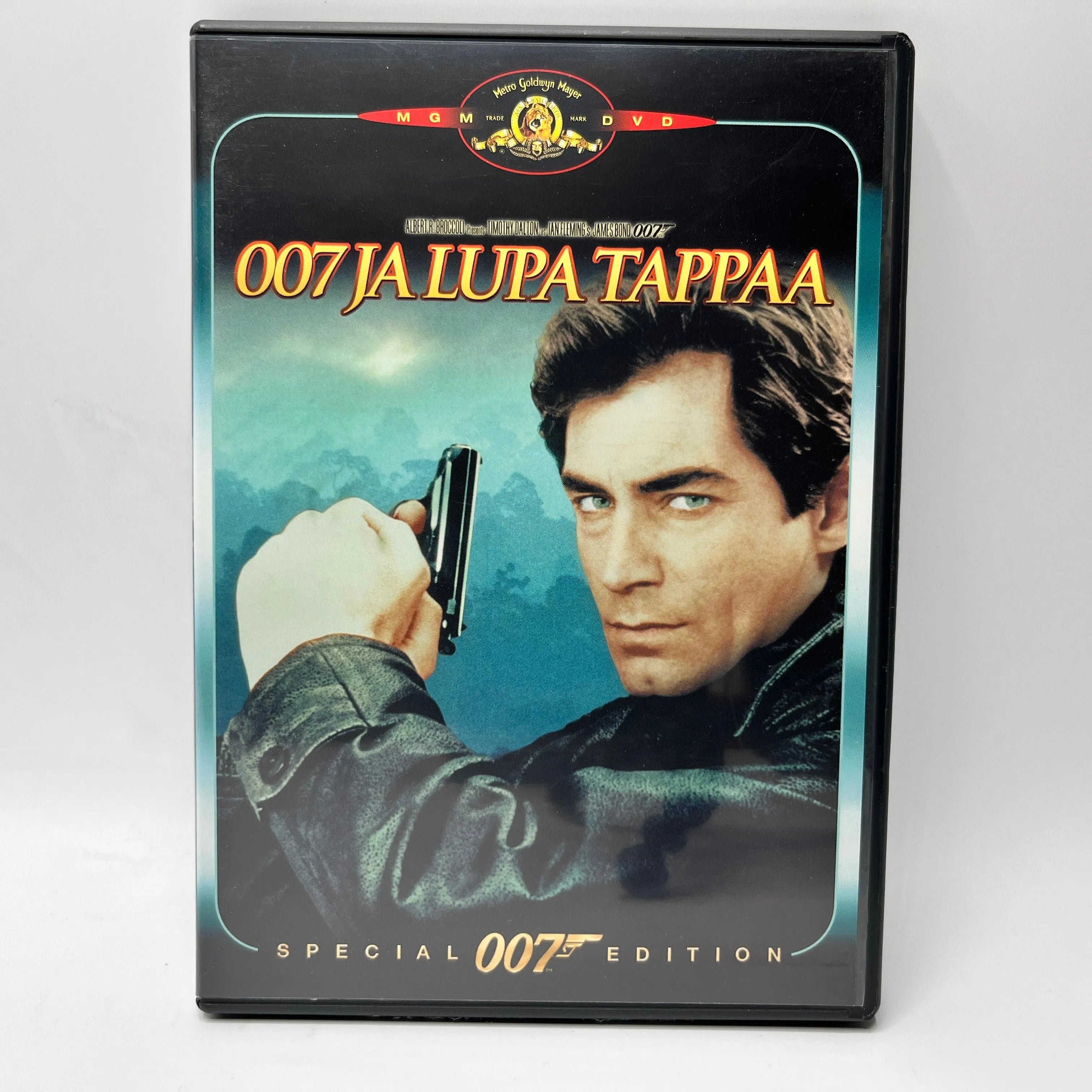007 Ja Lupa Tappaa (DVD)