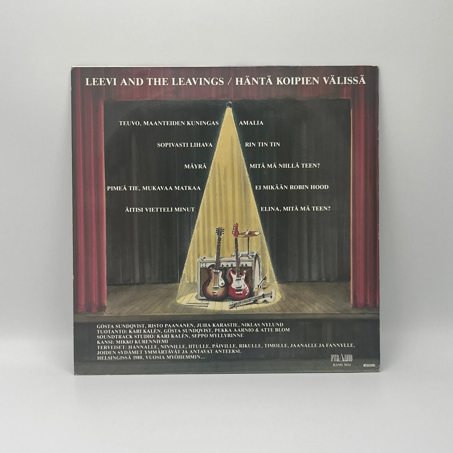 Leevi And The Leavings - Häntä Koipien Välissä LP