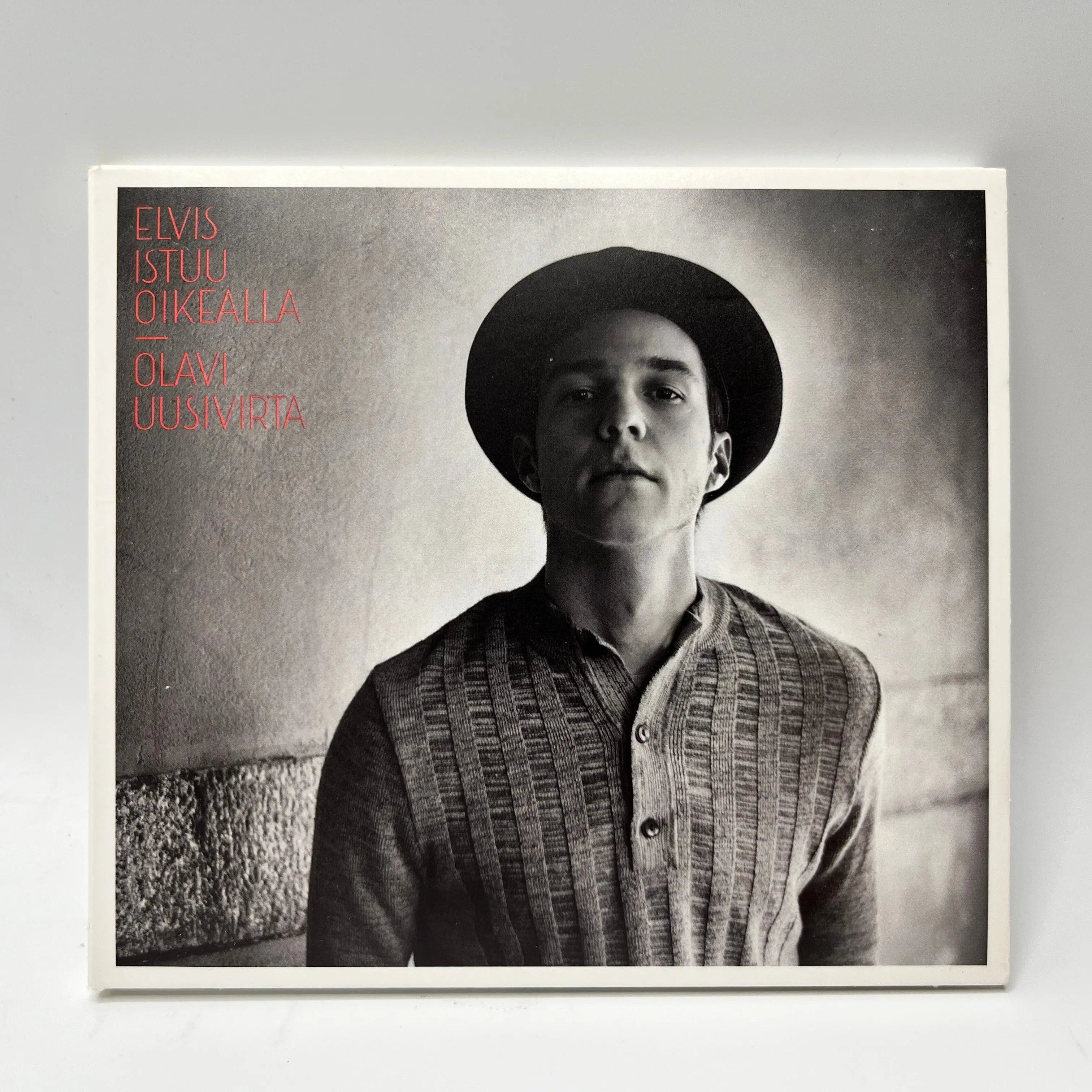 Olavi Uusivirta – Elvis Istuu Oikealla CD