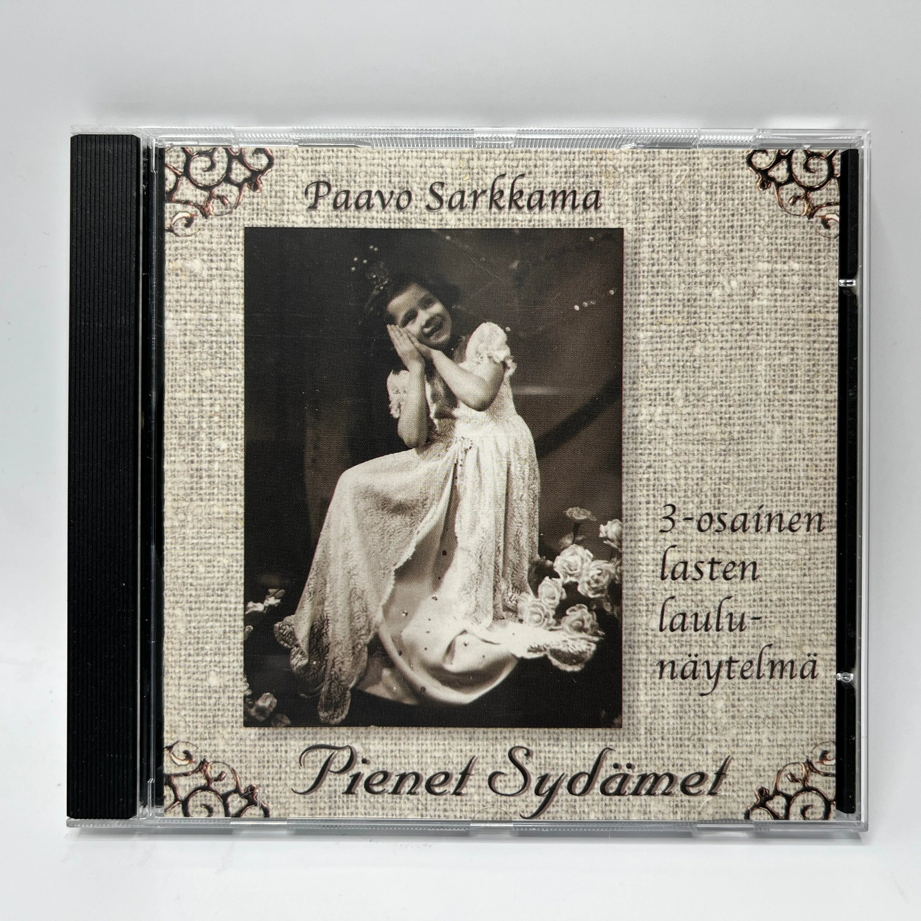 Paavo Sarkkama – Pienet Sydämet. 3-Osainen Lasten Laulunäytelmä CD