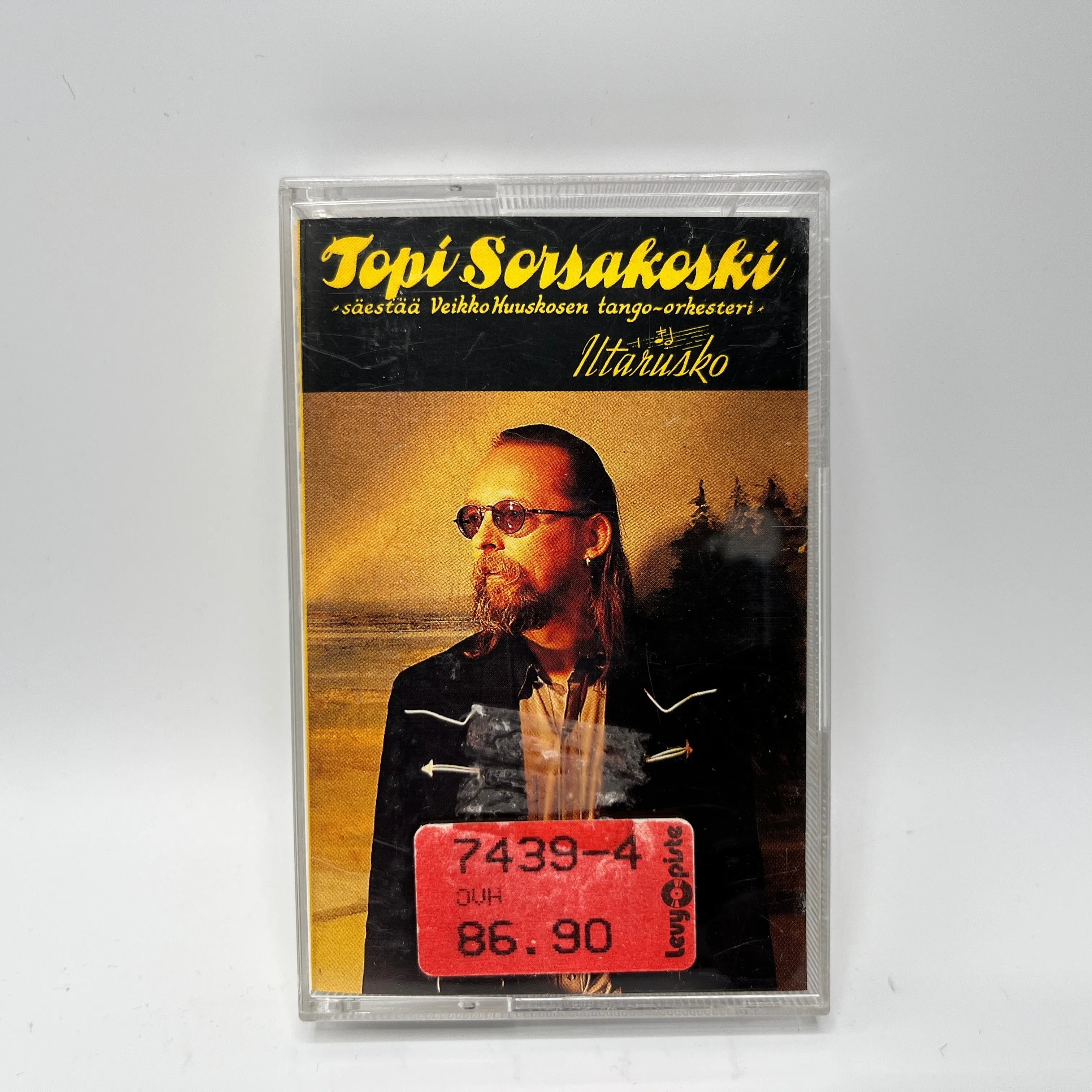 Topi Sorsakoski Säestää Veikko Huuskosen Tango-Orkesteri – Iltarusko C-Kasetti